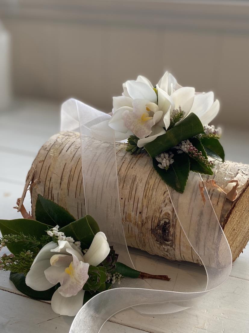 Wrist Corsages & Buttonholes